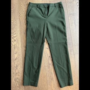 Like new RW slim leg ankle pants with stretch
